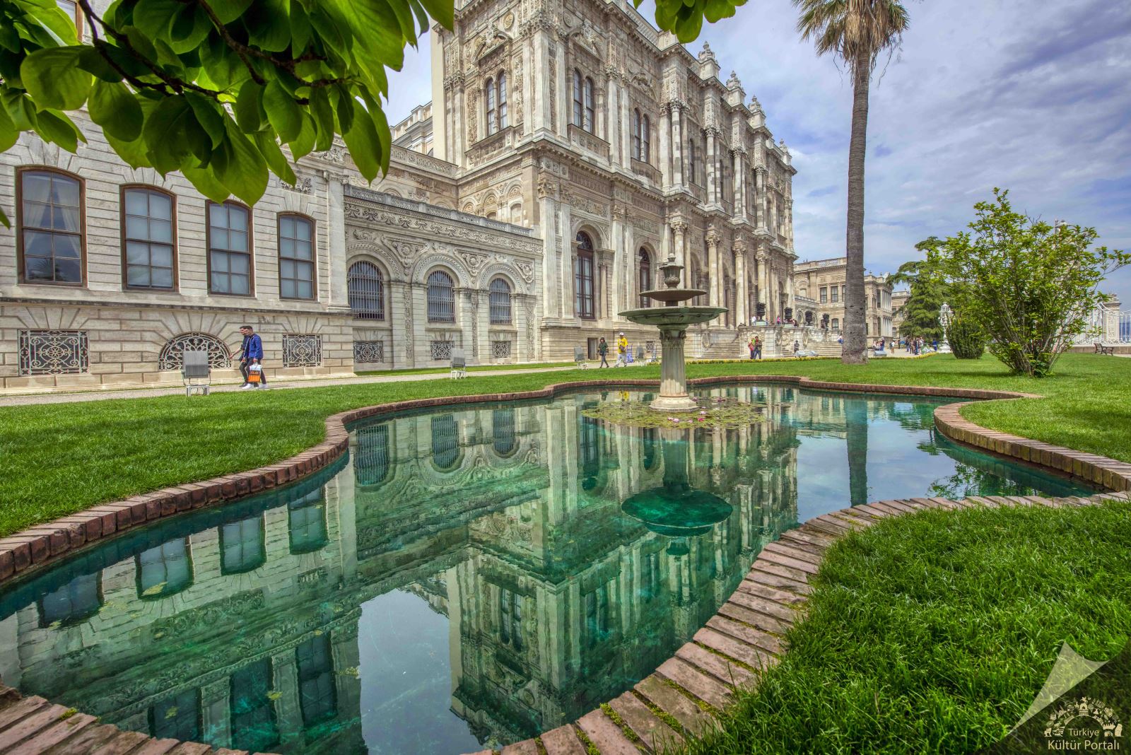 dolmabahce-sarayi_1688747862.jpeg