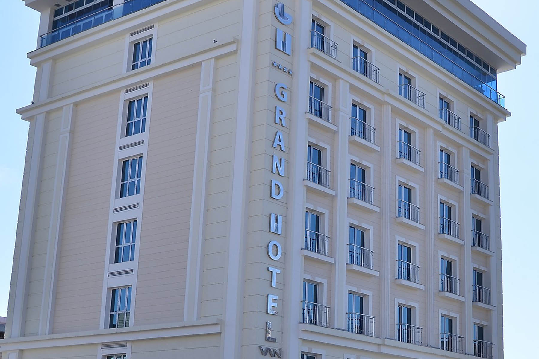 هتل گرند (Grand Hotel Van)