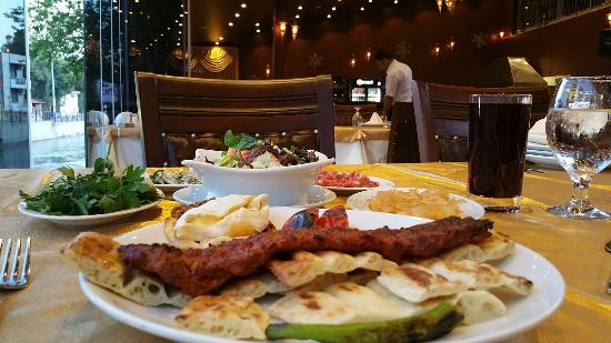 رستوران خاندان سفراسی (HANEDAN SOFRASI RESTAURANT) 
